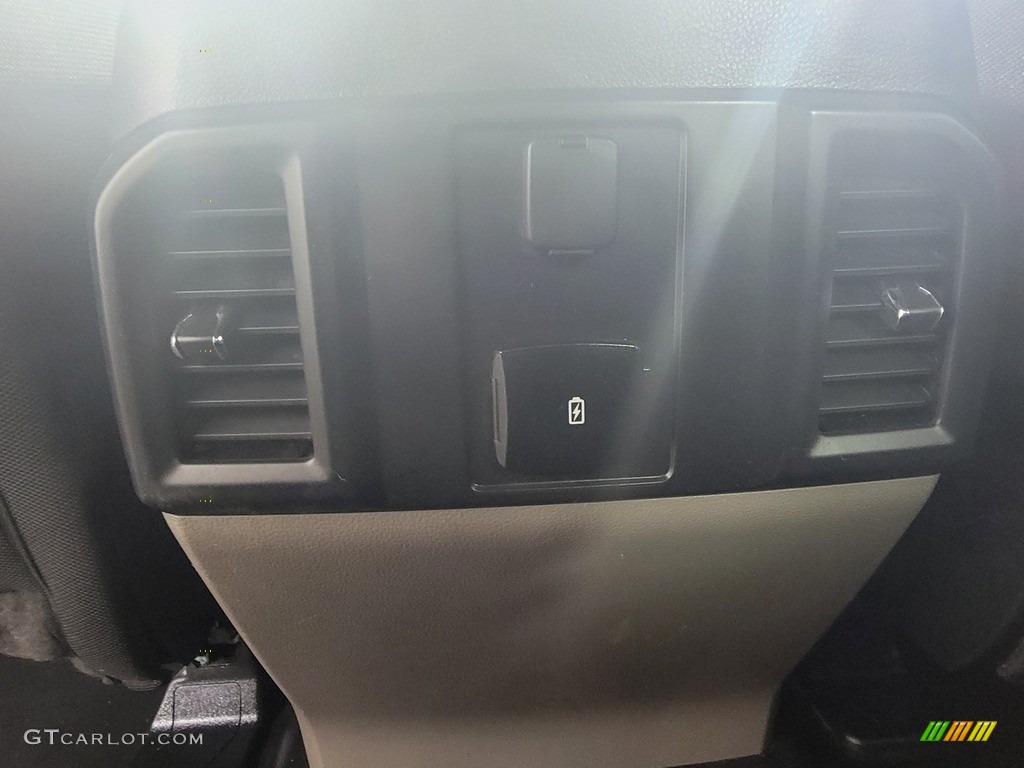 2018 F150 XL SuperCrew 4x4 - Ingot Silver / Earth Gray photo #25