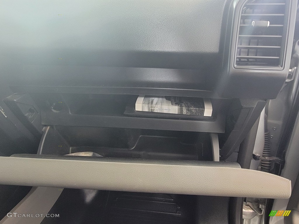 2018 F150 XL SuperCrew 4x4 - Ingot Silver / Earth Gray photo #32