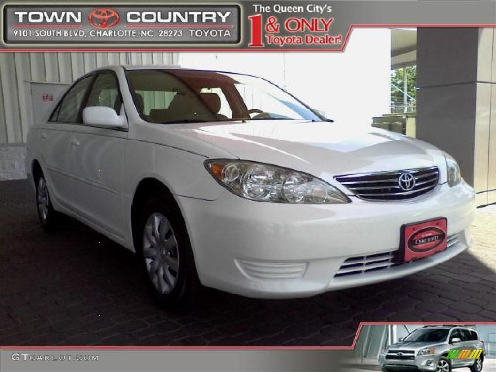 2006 Camry LE - Super White / Stone Gray photo #1