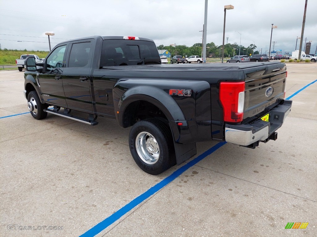 2017 F350 Super Duty Lariat Crew Cab 4x4 - Shadow Black / Black photo #5