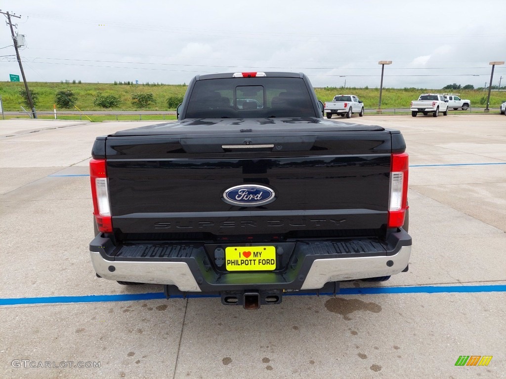 2017 F350 Super Duty Lariat Crew Cab 4x4 - Shadow Black / Black photo #6