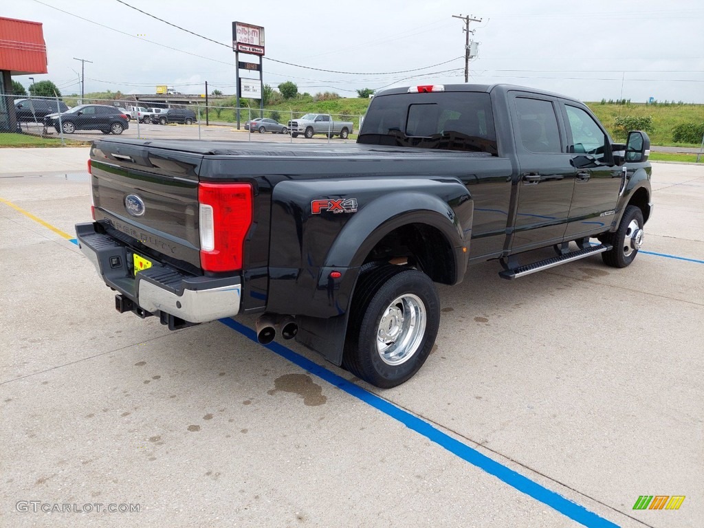 2017 F350 Super Duty Lariat Crew Cab 4x4 - Shadow Black / Black photo #7