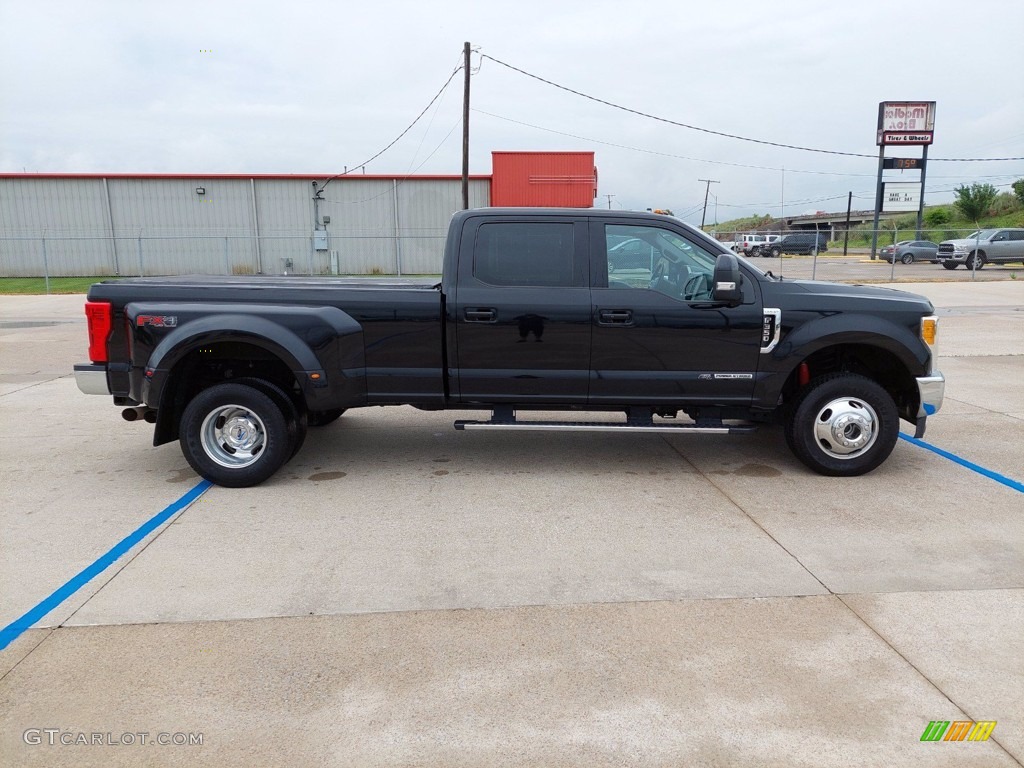 2017 F350 Super Duty Lariat Crew Cab 4x4 - Shadow Black / Black photo #8