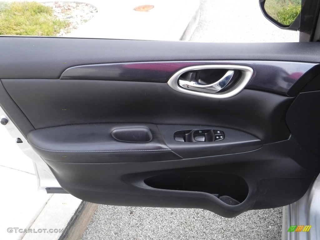 2017 Nissan Sentra SR Turbo Door Panel Photos