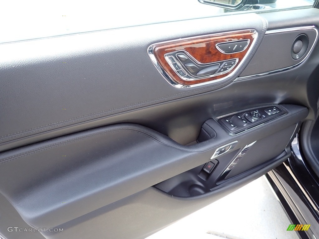 2020 Lincoln Continental Reserve AWD Door Panel Photos