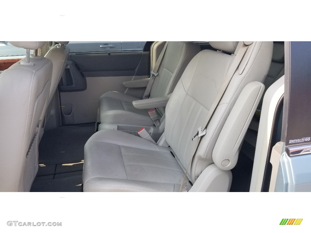 2009 Town & Country Touring - Clearwater Blue Pearl / Medium Pebble Beige/Cream photo #20