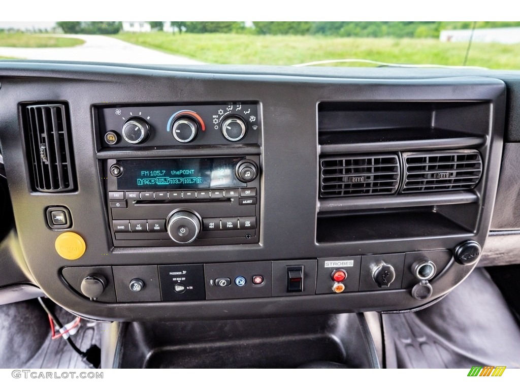 2012 Chevrolet Express 2500 Cargo Van Controls Photos
