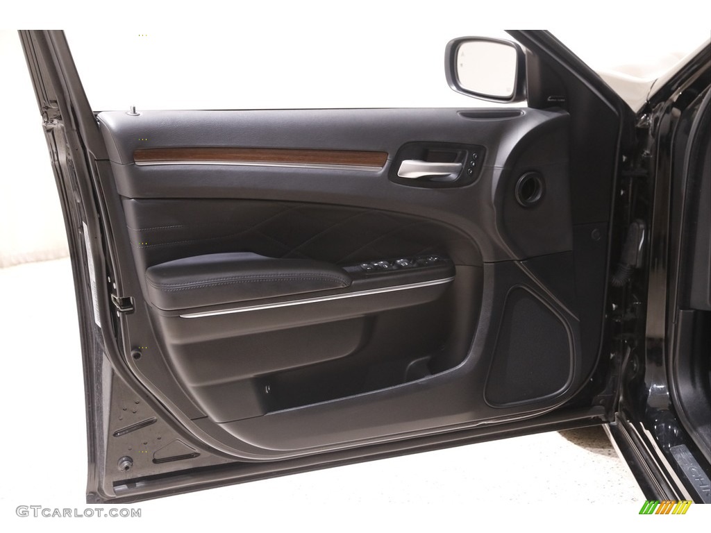 2016 Chrysler 300 C Platinum AWD Door Panel Photos