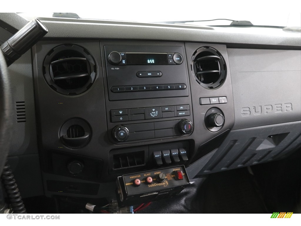 2016 Ford F250 Super Duty XL Regular Cab 4x4 Controls Photo #142539060