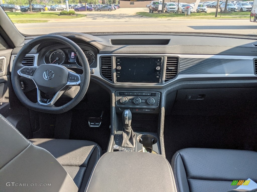 2021 Volkswagen Atlas Cross Sport SE Technology R-Line 4Motion Dashboard Photos