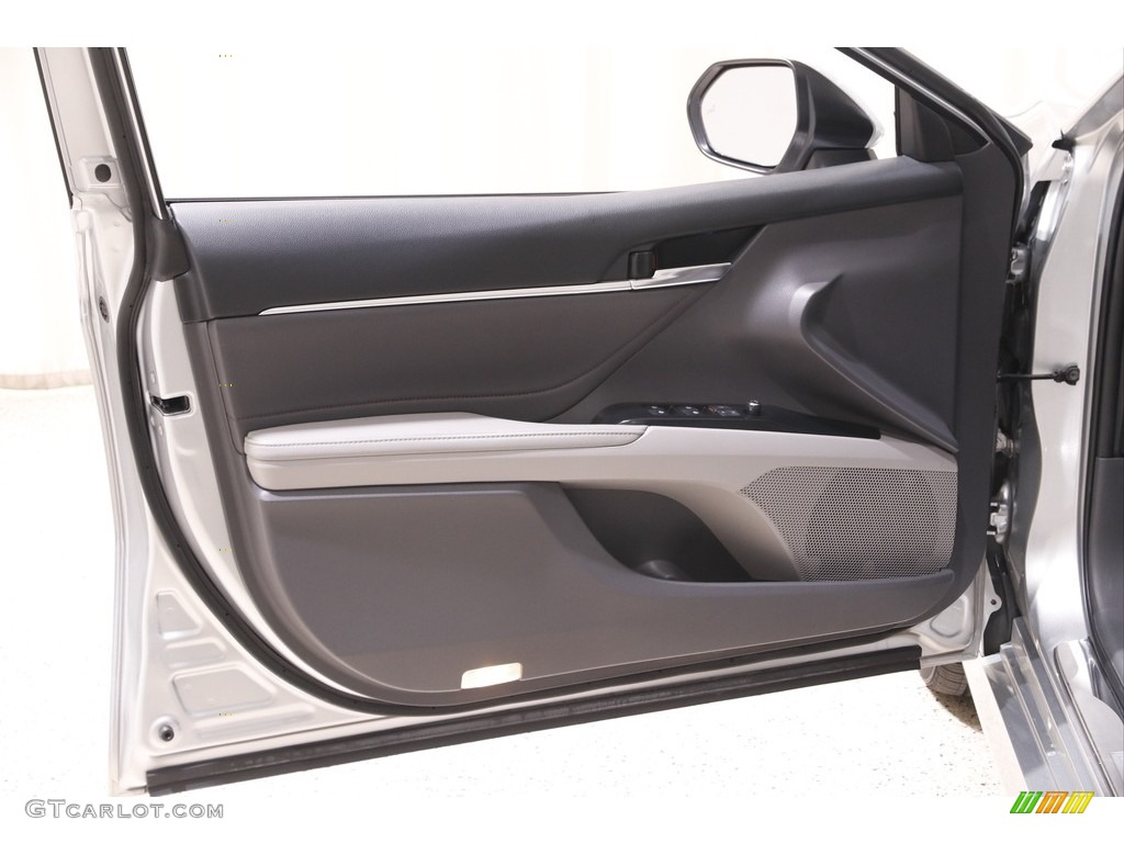 2018 Camry XLE - Celestial Silver Metallic / Ash photo #4