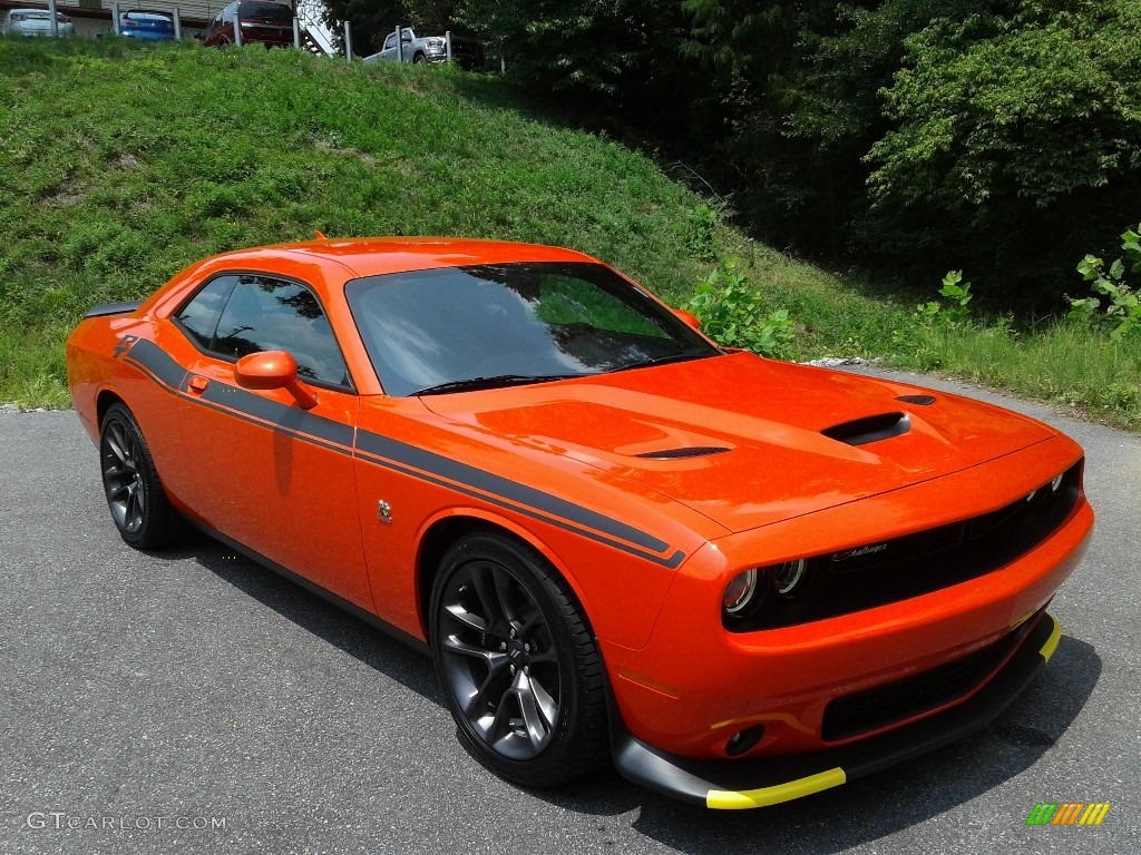 2021 Challenger R/T Scat Pack - Go Mango / Black photo #4