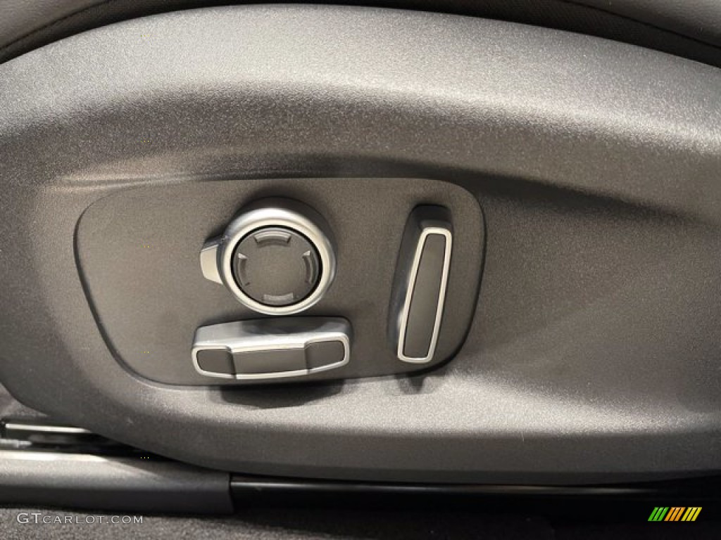 2021 Jaguar F-PACE SVR Controls Photo #142549498
