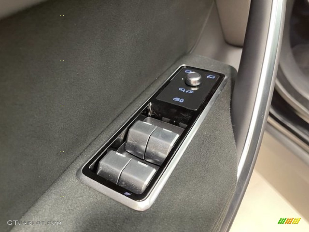 2021 Jaguar F-PACE SVR Controls Photos