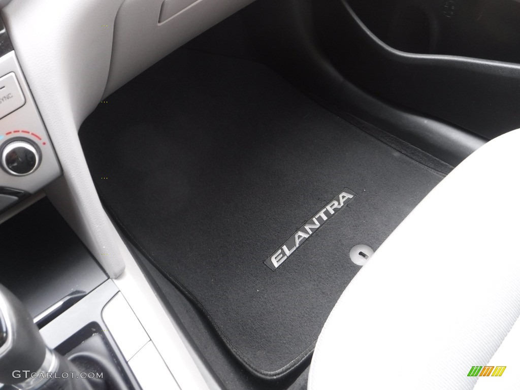 2017 Elantra SE - Gray / Gray photo #23