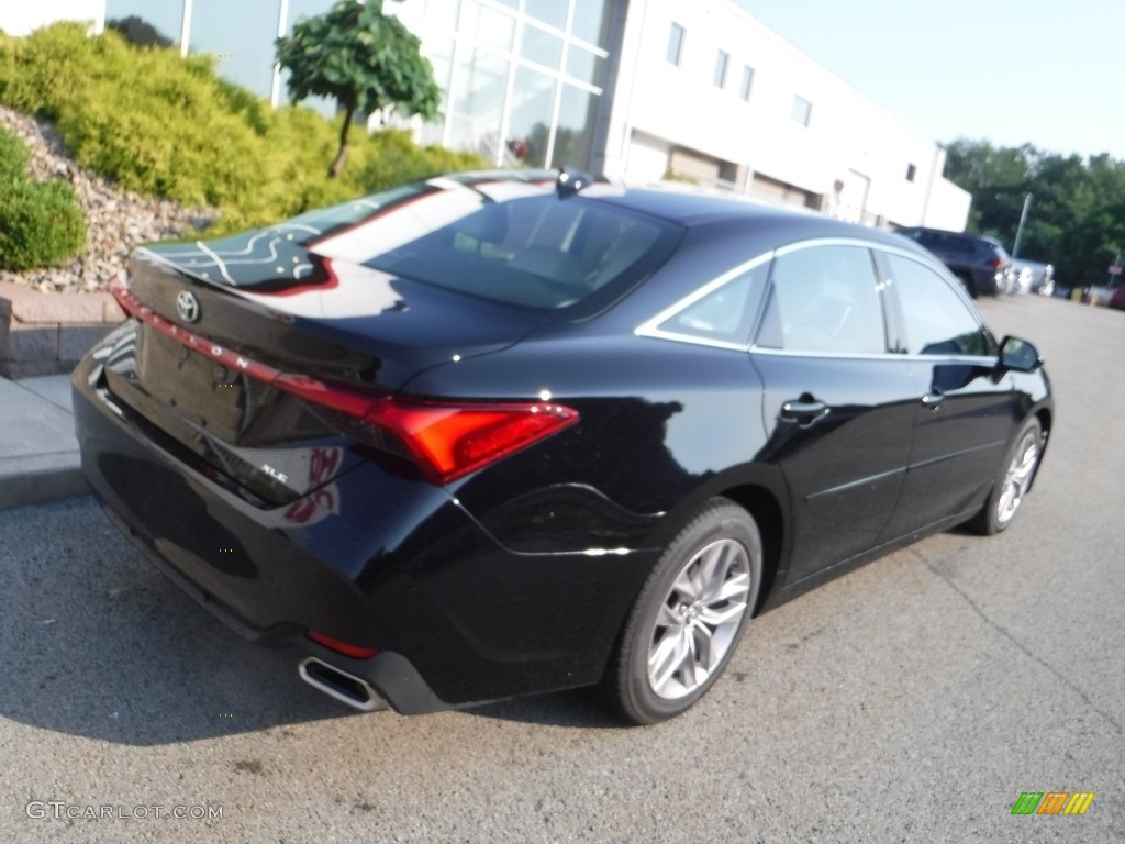 2019 Avalon XLE - Midnight Black Metallic / Black photo #16