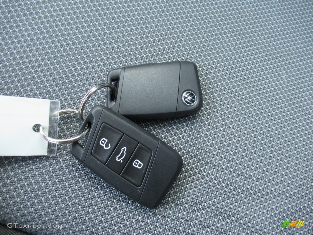 2022 Volkswagen Taos S Keys Photos