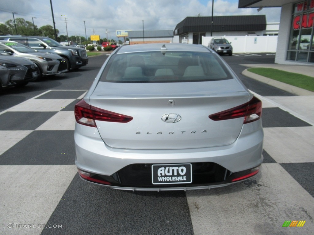 2019 Elantra SEL - Symphony Silver / Gray photo #4