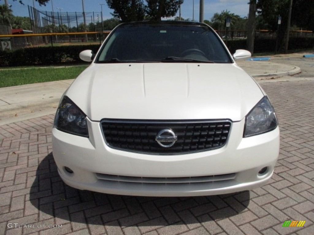 2005 Altima 3.5 SE - Satin White Pearl / Frost Gray photo #15