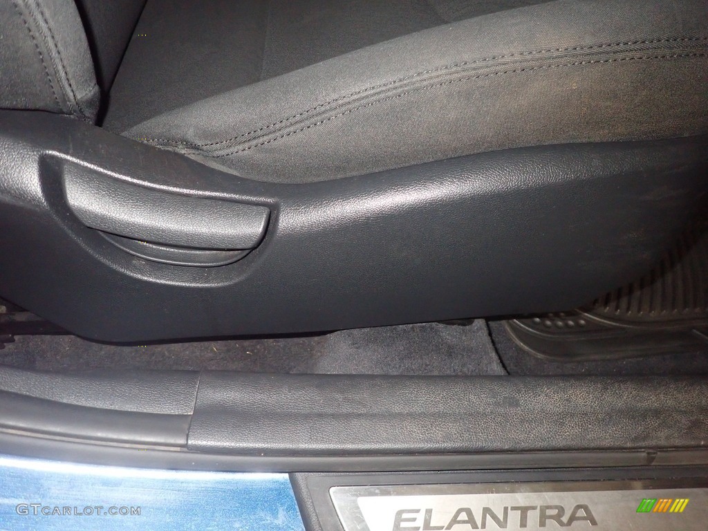 2015 Elantra SE Sedan - Windy Sea Blue / Black photo #41