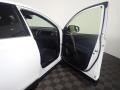 Super White - RAV4 LE Photo No. 38