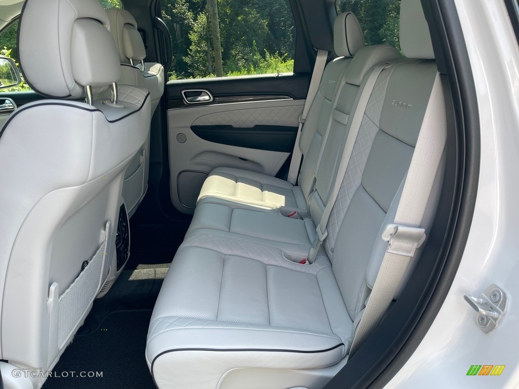2017 Jeep Grand Cherokee Summit 4x4 Rear Seat Photo #142568109