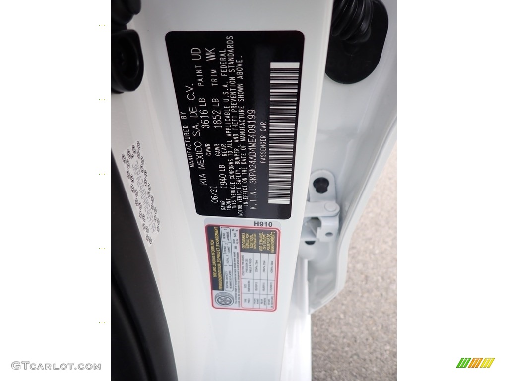 2021 Rio LX - Clear White / Black photo #14