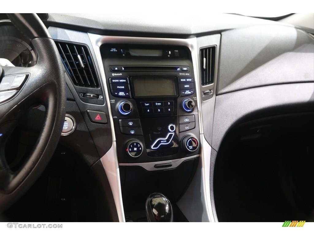 2013 Sonata SE - Shimmering White / Black photo #9