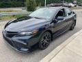 Front 3/4 View of 2021 Camry SE Hybrid