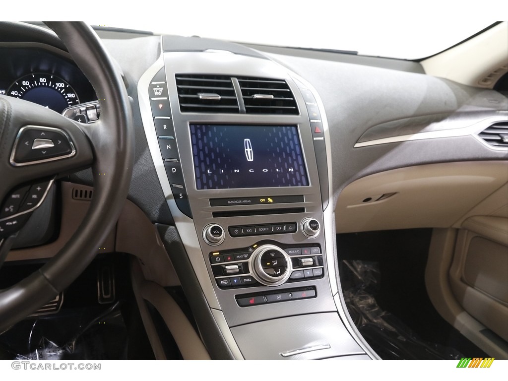 2019 Lincoln MKZ Reserve I Controls Photo #142599359