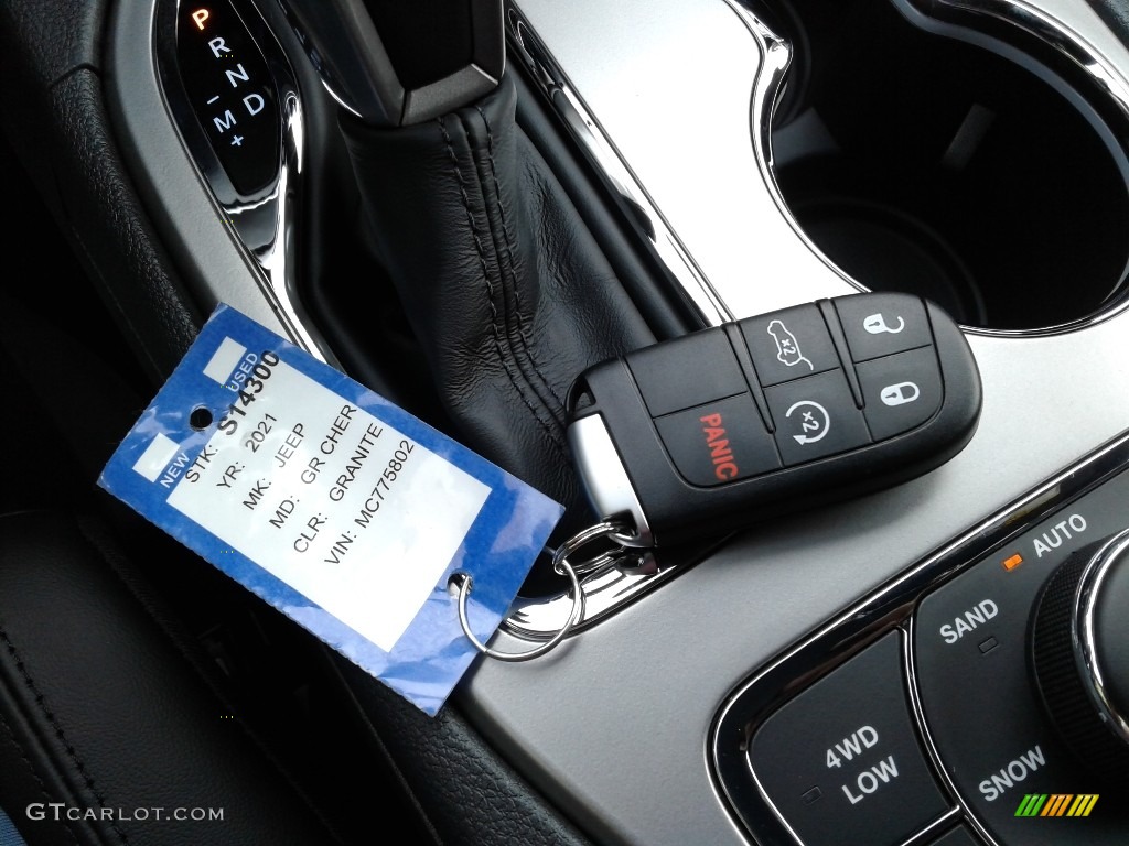 2021 Jeep Grand Cherokee Limited 4x4 Keys Photos