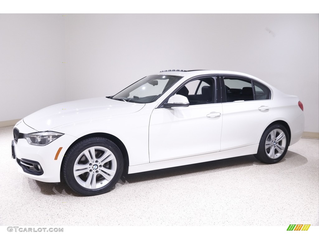 2018 3 Series 330i xDrive Sedan - Alpine White / Black photo #3