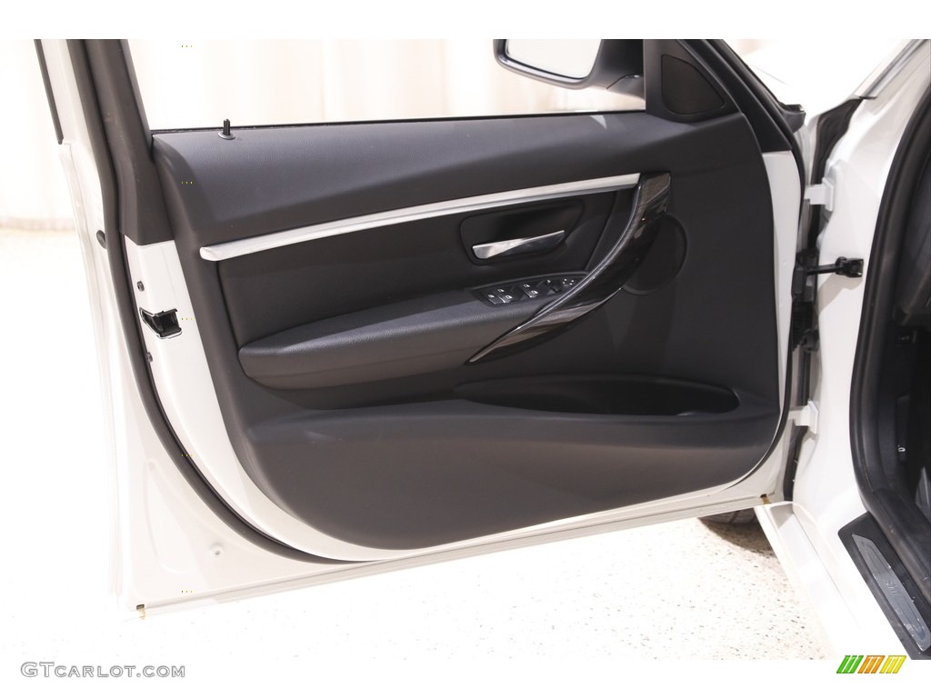 2018 3 Series 330i xDrive Sedan - Alpine White / Black photo #4