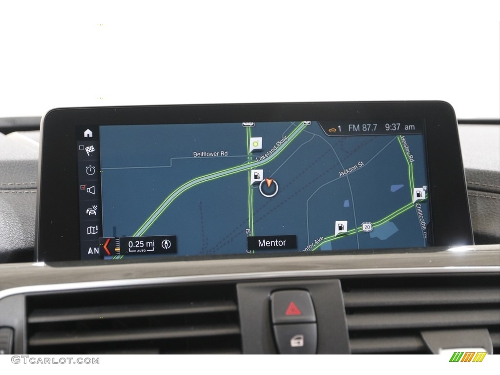 2018 3 Series 330i xDrive Sedan - Alpine White / Black photo #12