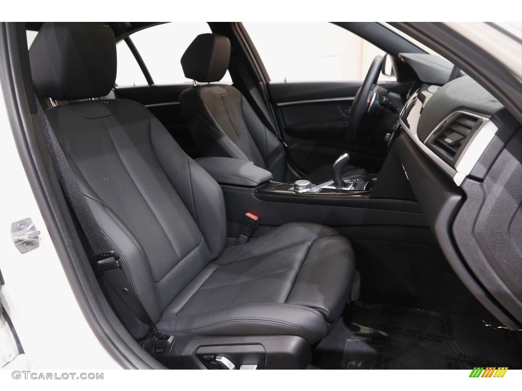 2018 3 Series 330i xDrive Sedan - Alpine White / Black photo #16