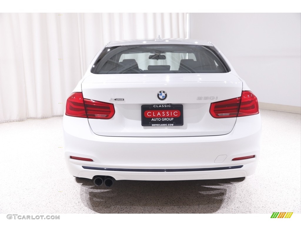 2018 3 Series 330i xDrive Sedan - Alpine White / Black photo #19