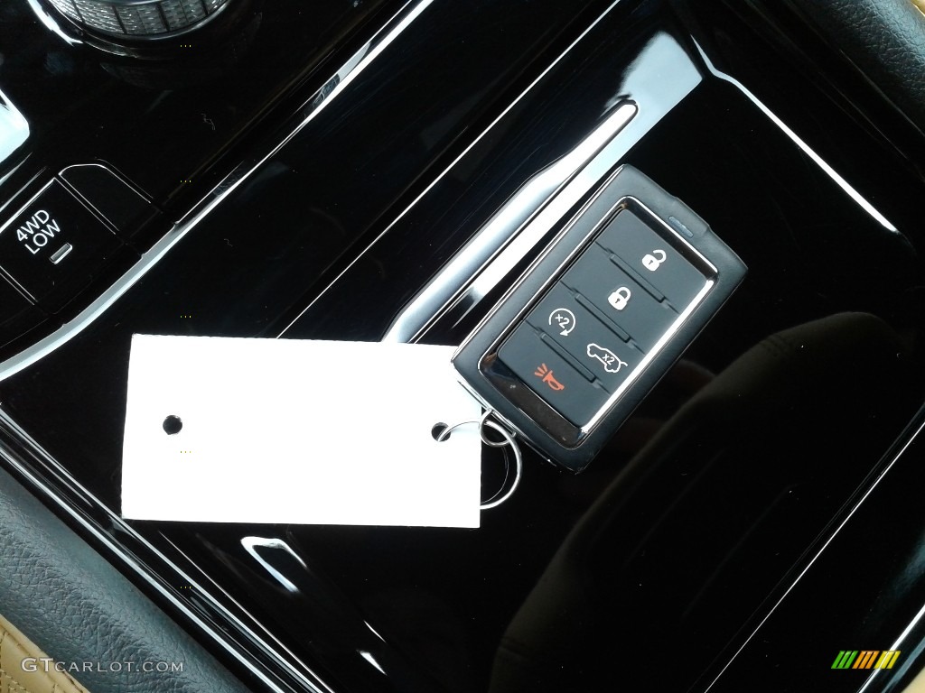 2021 Jeep Grand Cherokee L Summit 4x4 Keys Photos