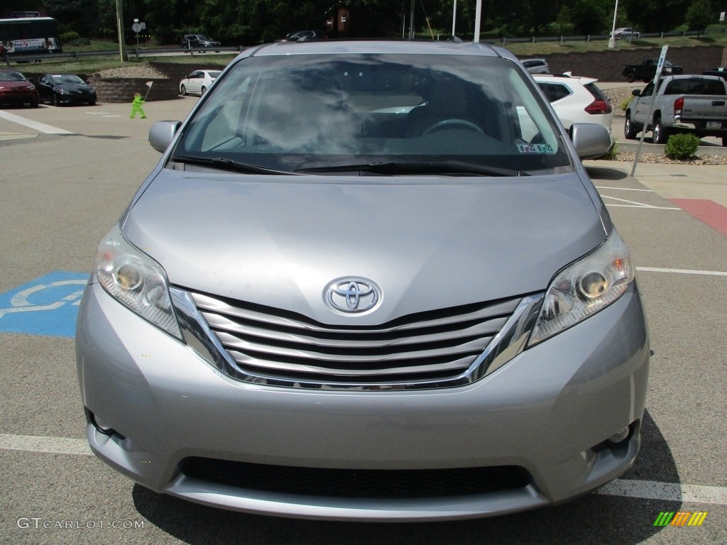 2011 Sienna XLE AWD - Silver Sky Metallic / Light Gray photo #10