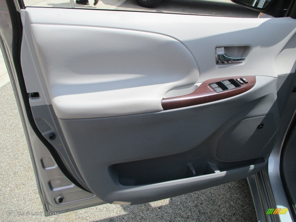 2011 Sienna XLE AWD - Silver Sky Metallic / Light Gray photo #12