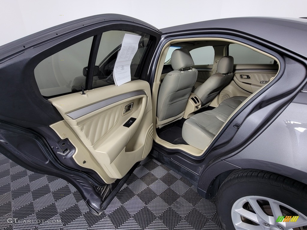 2013 Ford Taurus SE Dune Door Panel Photo #142609565