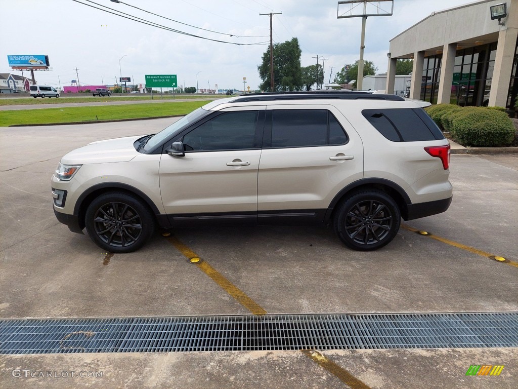 2017 Explorer XLT - White Gold / Sport Appearance Dark Earth Gray photo #4