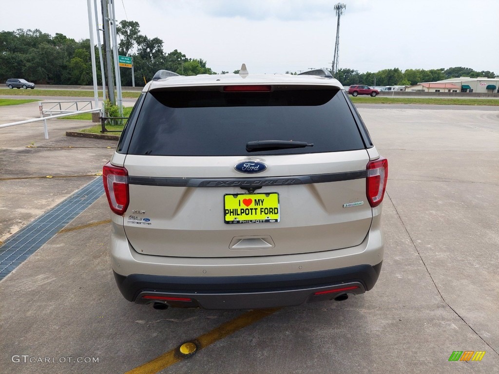 2017 Explorer XLT - White Gold / Sport Appearance Dark Earth Gray photo #6