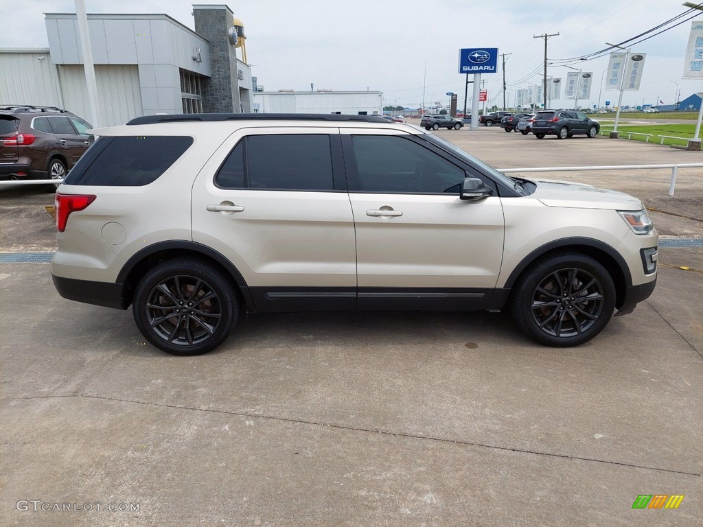 2017 Explorer XLT - White Gold / Sport Appearance Dark Earth Gray photo #8