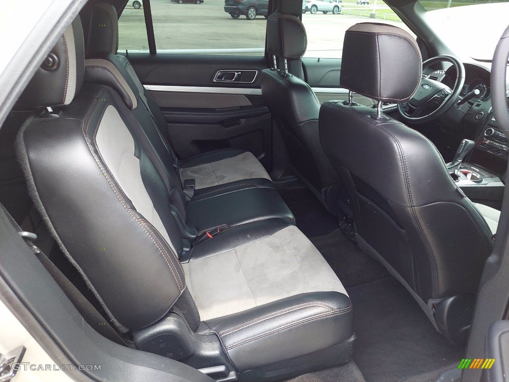 2017 Explorer XLT - White Gold / Sport Appearance Dark Earth Gray photo #31