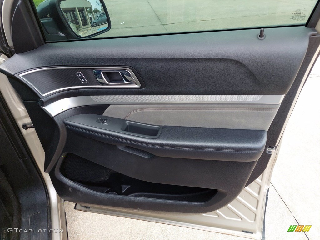 2017 Explorer XLT - White Gold / Sport Appearance Dark Earth Gray photo #32
