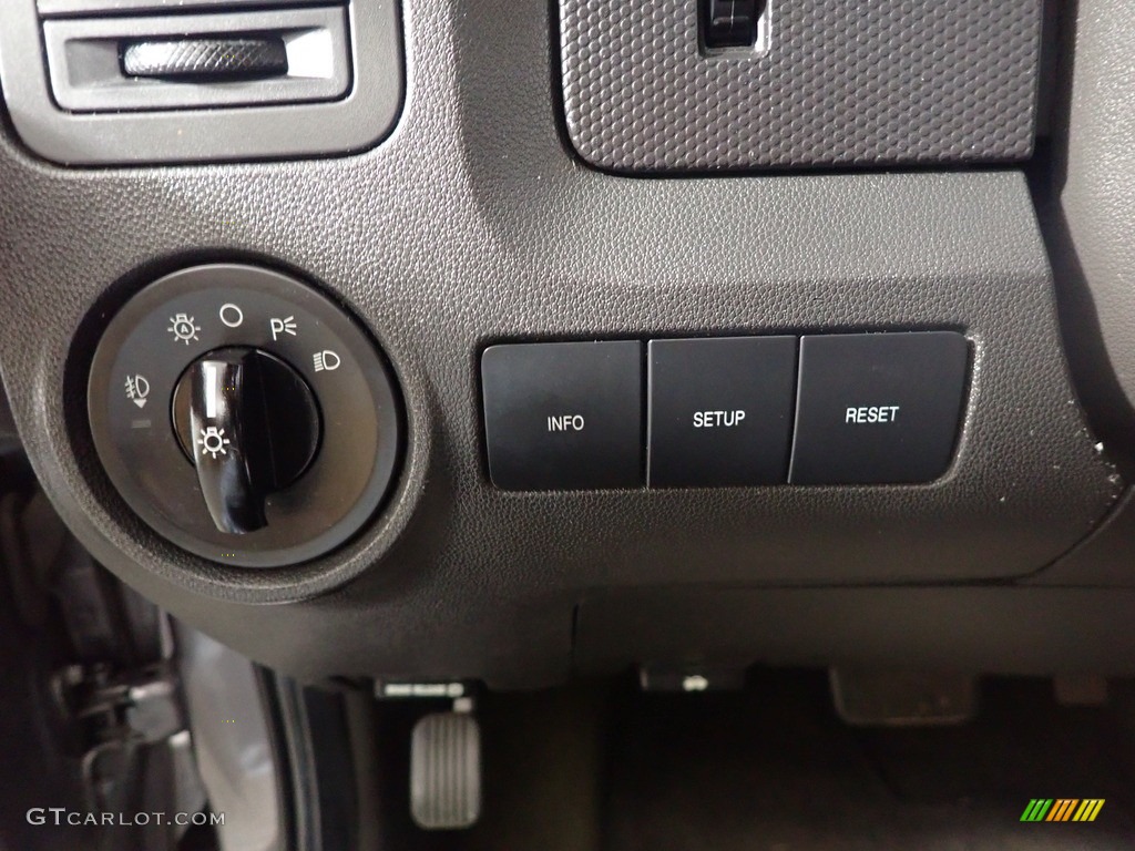 2012 Escape XLT 4WD - Sterling Gray Metallic / Charcoal Black photo #31