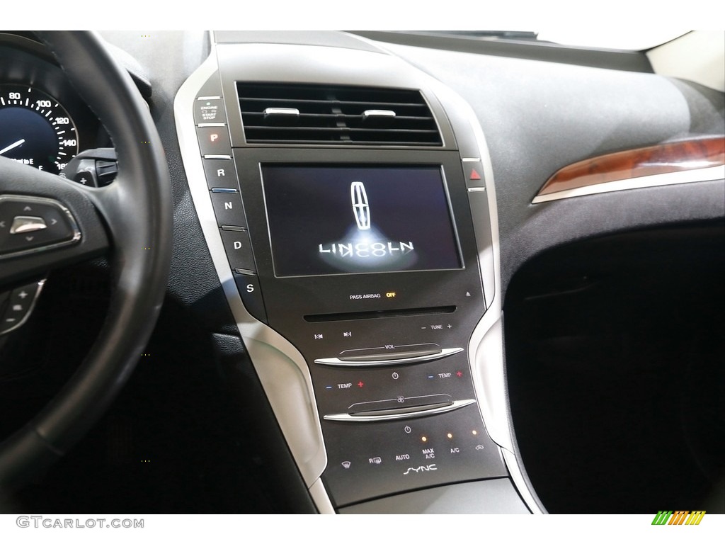2015 Lincoln MKZ AWD Controls Photo #142615260