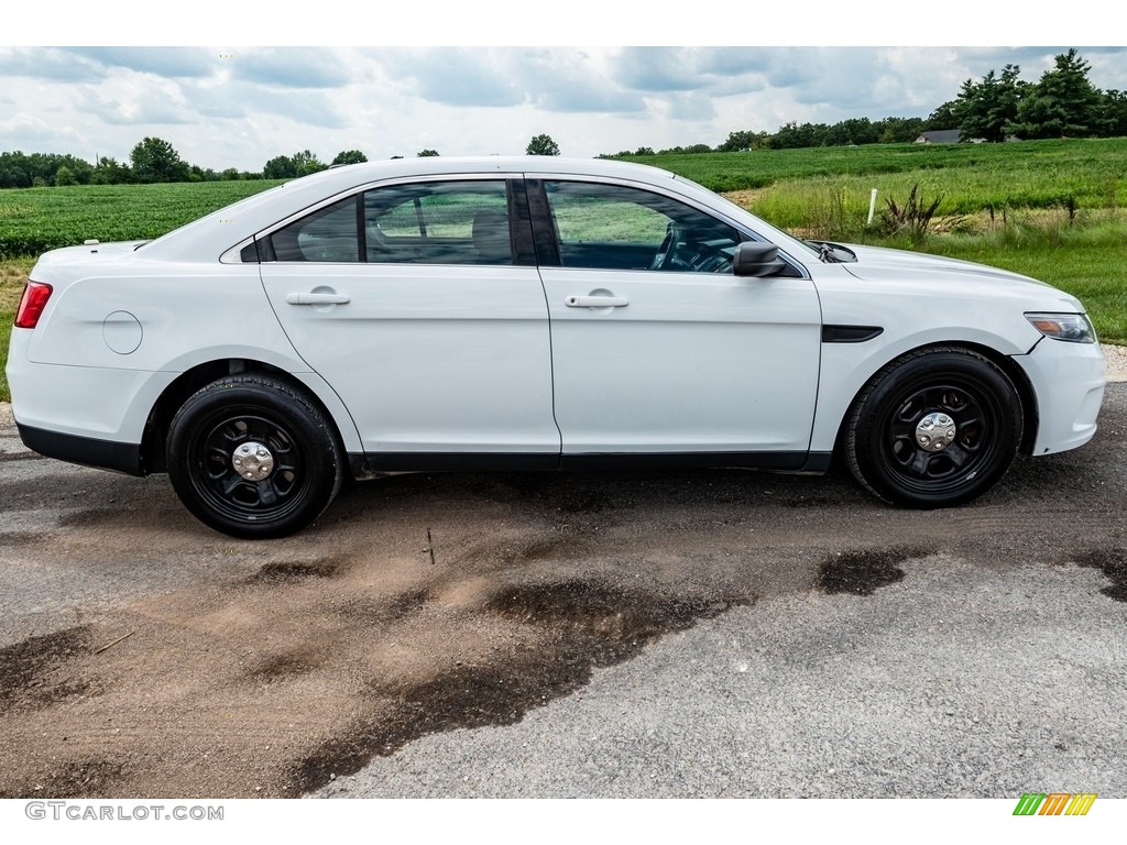 2013 Taurus Police Interceptor AWD - Oxford White / Charcoal Black photo #3