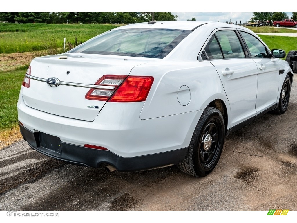 2013 Taurus Police Interceptor AWD - Oxford White / Charcoal Black photo #4
