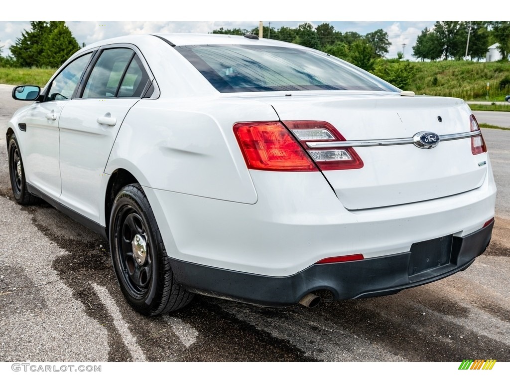 2013 Taurus Police Interceptor AWD - Oxford White / Charcoal Black photo #6